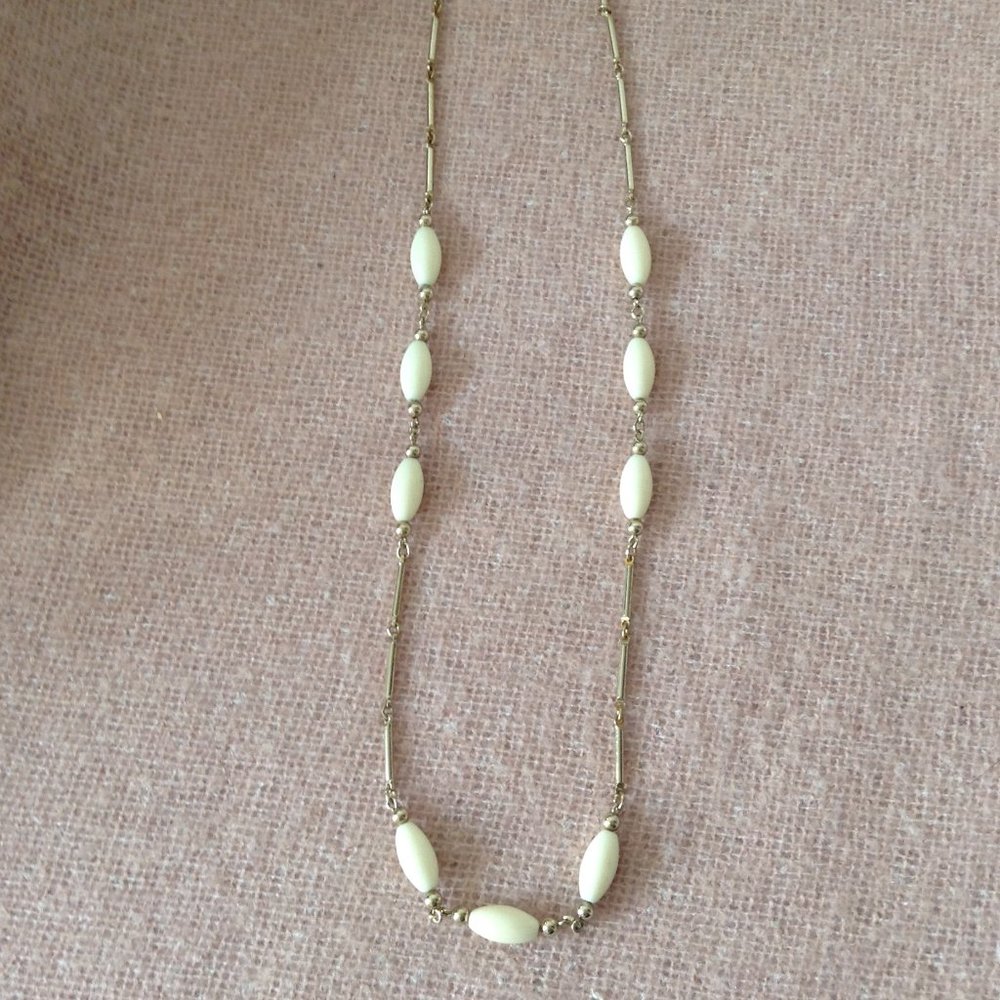 Sarah Coventry Necklace, 28" gold w/cream beads